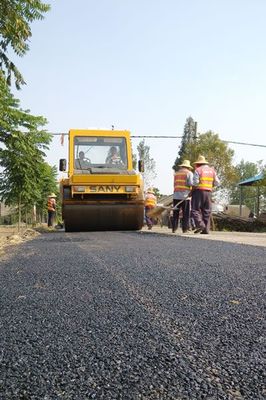 松滋市老城鎮新老公路路面改造工程即將全面完工